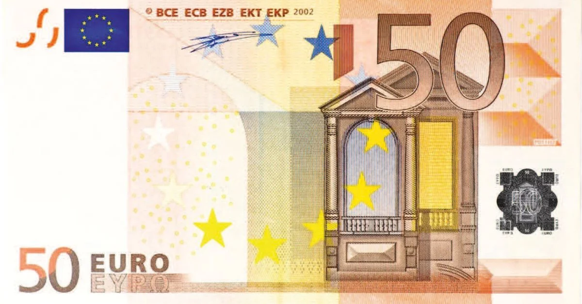 Image détaillée d'un billet de 50 euros présentant des symboles et de l'architecture de l'Union européenne.
